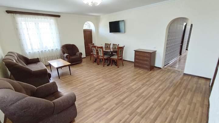 Elegaya Guest House إيجيفان المظهر الخارجي الصورة